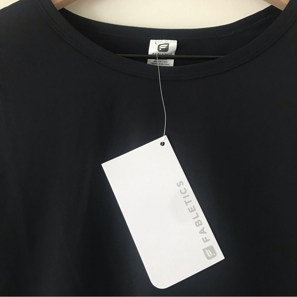 Fabletics Avery Black Long Sleeve Get It Twisted Crop Top - Size Medium - Picture 6 of 11